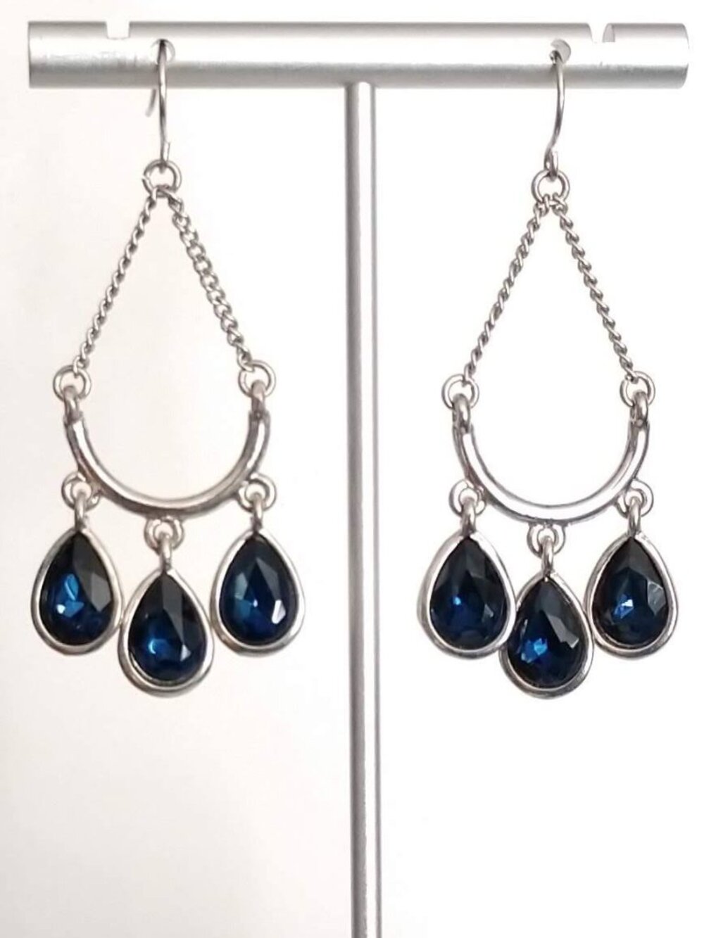 Blue faceted glass and silver chandelier e…